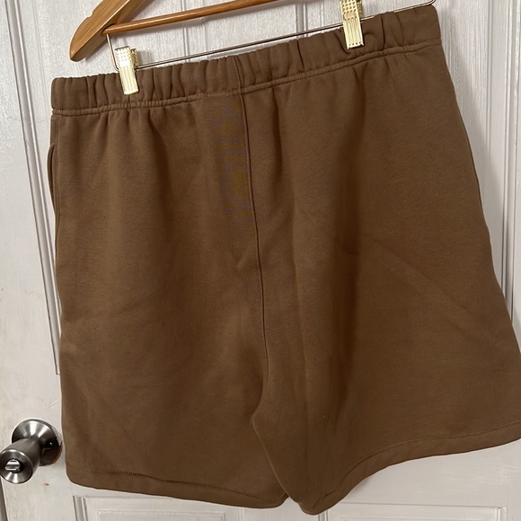 Essential shorts - Picture 4 of 4